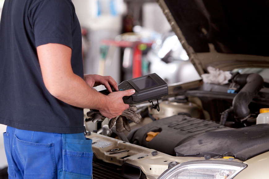 Какво показва лампата „Check Engine“